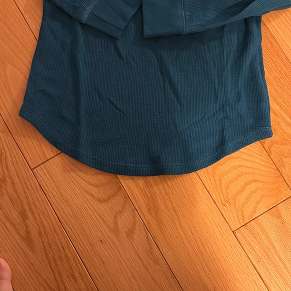 Bundle of Old Navy and Ruum Teal and Floral XL Long Sleeve Tees - Picture 5 of 14